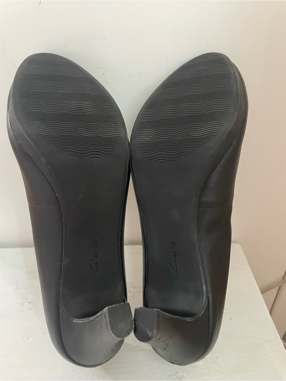 Clark’s Classic Black Women's Round-Toe Heels - Picture 5 of 5